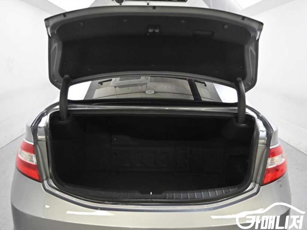 Hyundai Grandeur Grandeur HG Hybrid PREMIUM thumbnail 20