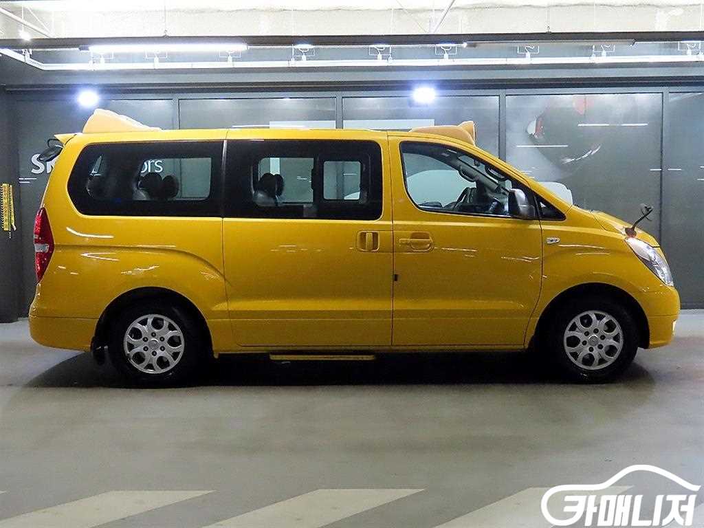 Hyundai Starex Grand Starex 12-Seater Wagon thumbnail 3