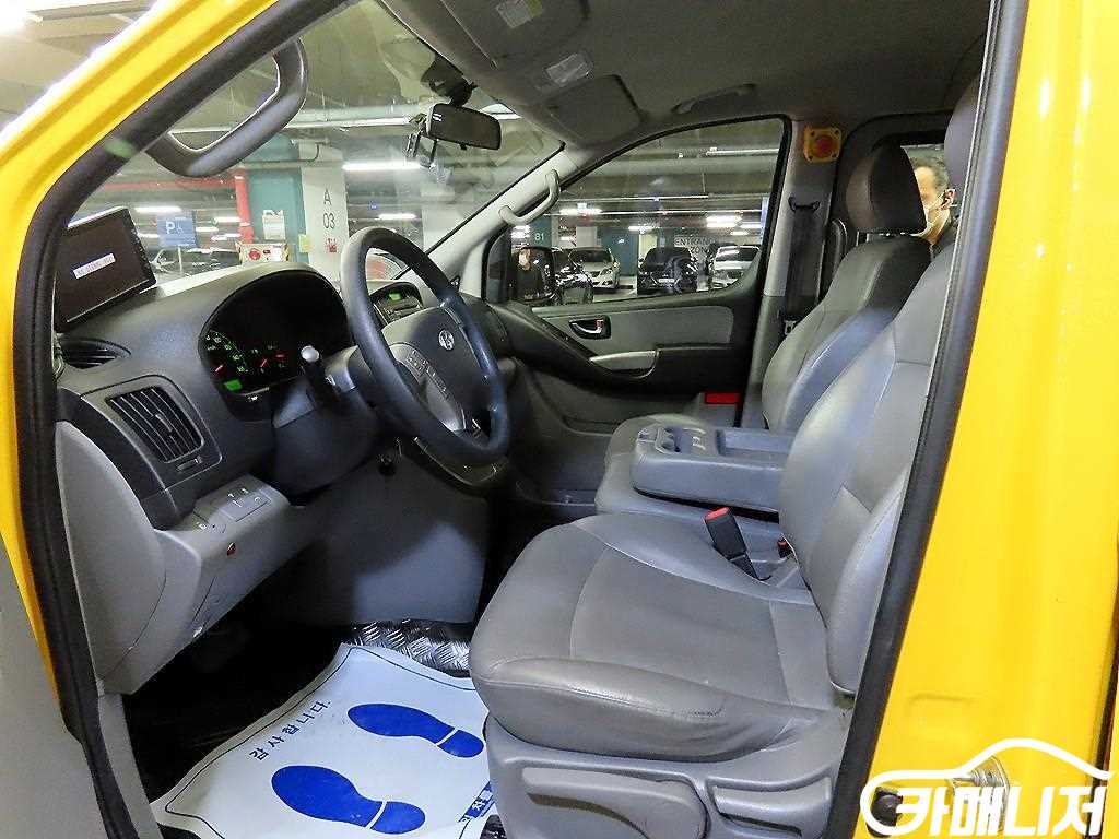 Hyundai Starex Grand Starex 12-Seater Wagon thumbnail 6