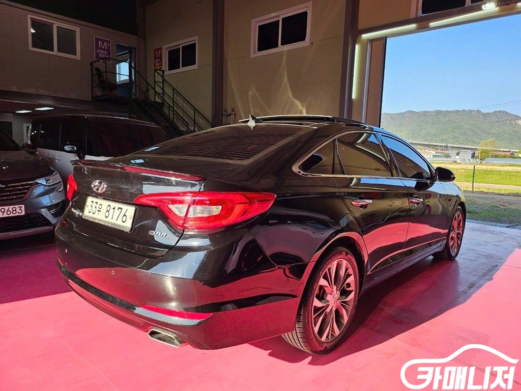 Hyundai Sonata 2.0 Premium thumbnail 4