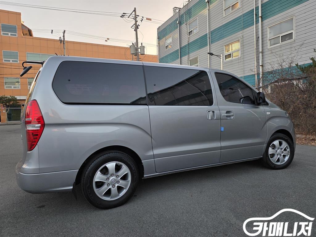 Hyundai Starex The New Grand Starex 2WD Wagon 12-Seater thumbnail 5