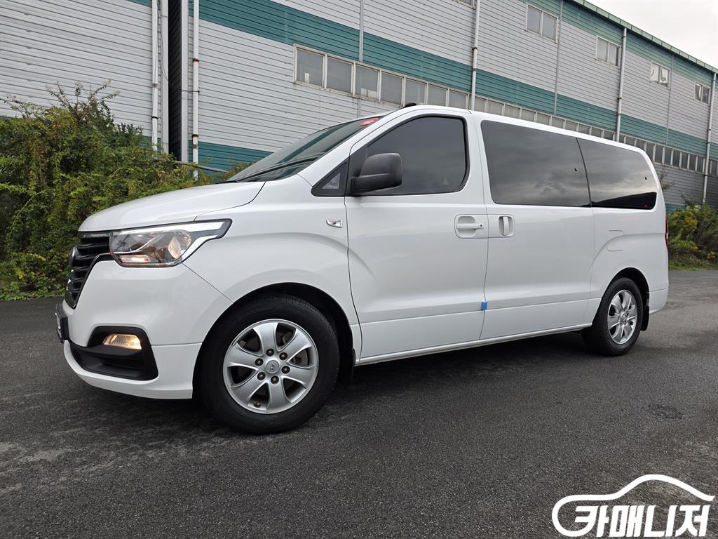 Hyundai Starex The New Grand Starex 2WD Wagon 12-Seater