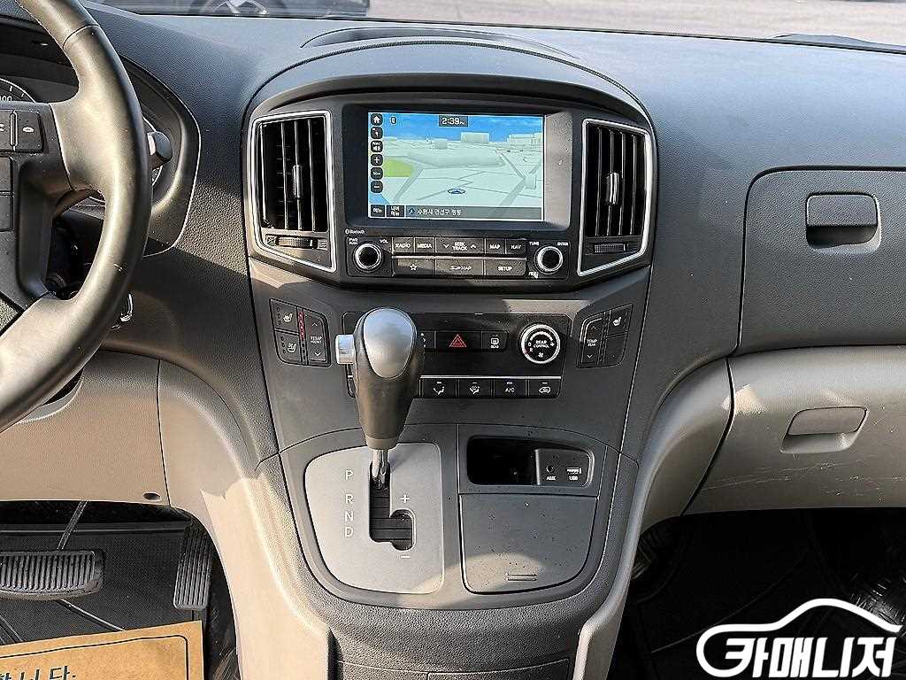 Hyundai Starex The New Grand Starex 2WD Wagon 12-Seater thumbnail 10