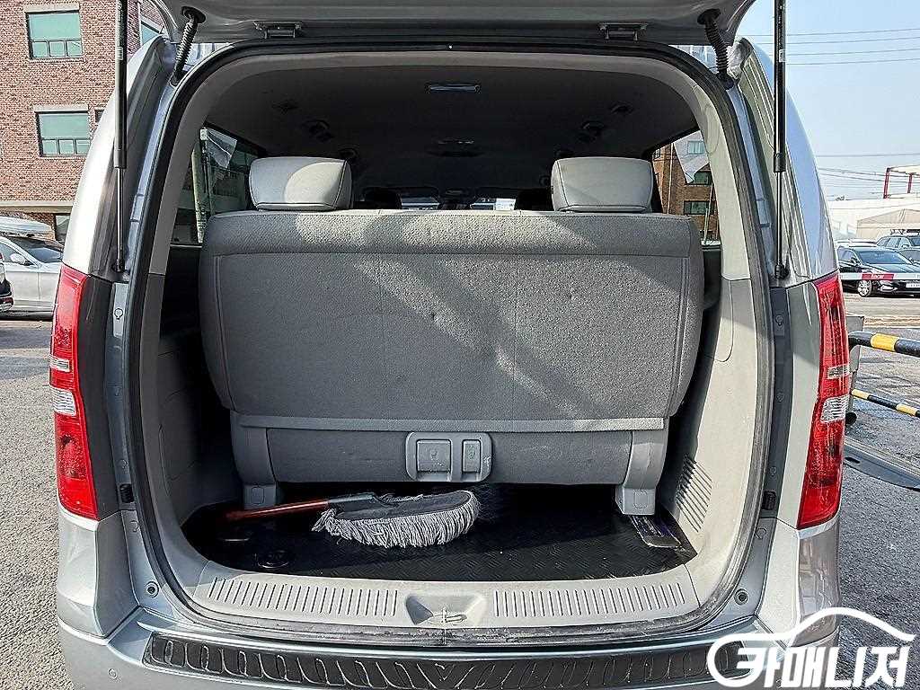 Hyundai Starex The New Grand Starex 2WD Wagon 12-Seater thumbnail 17