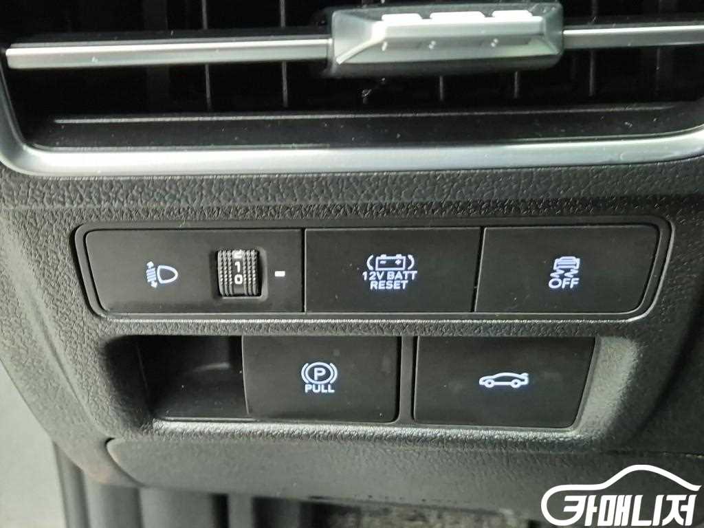 Hyundai Sonata Sonata The Edge Hybrid Premium thumbnail 17