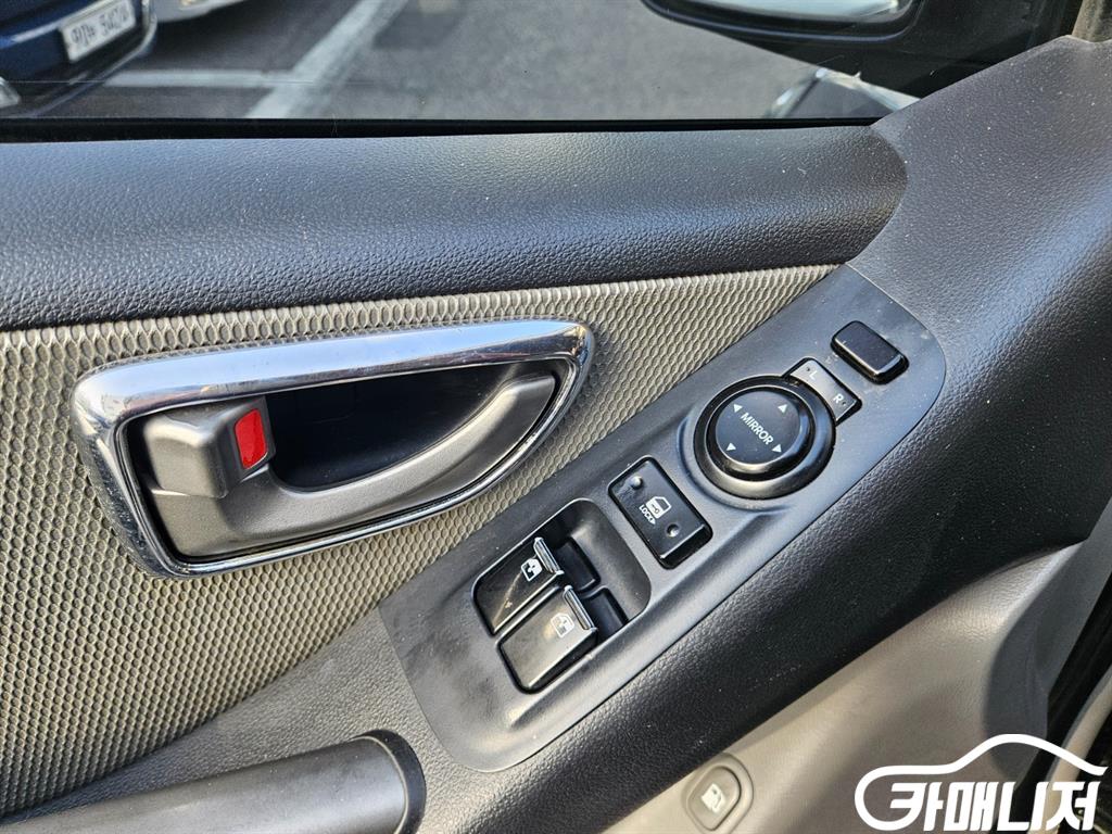 Hyundai Starex Grand Starex Van 5-Seater thumbnail 15