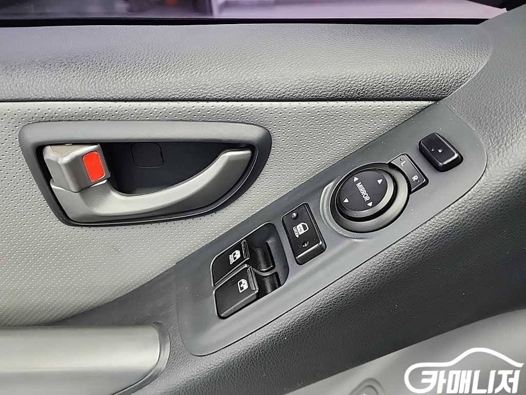 Hyundai Starex Grand Starex 12-Seater Wagon thumbnail 15