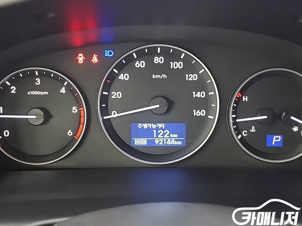 Hyundai Starex Grand Starex 12-Seater Wagon thumbnail 6