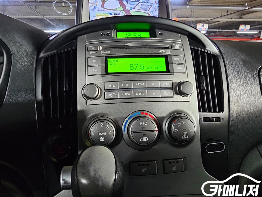 Hyundai Starex Grand Starex Van 3-Seater thumbnail 10