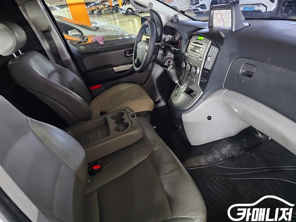 Hyundai Starex Grand Starex Van 3-Seater thumbnail 14
