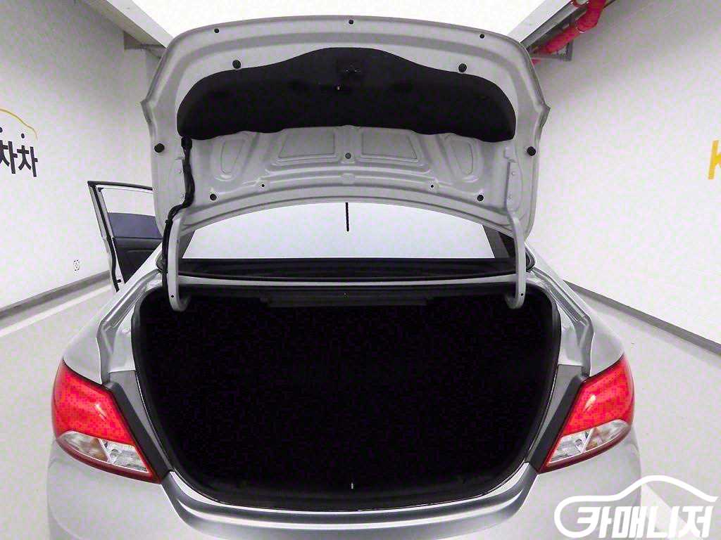 Hyundai Accent AccentFacelift 1.4VVT Smart thumbnail 5