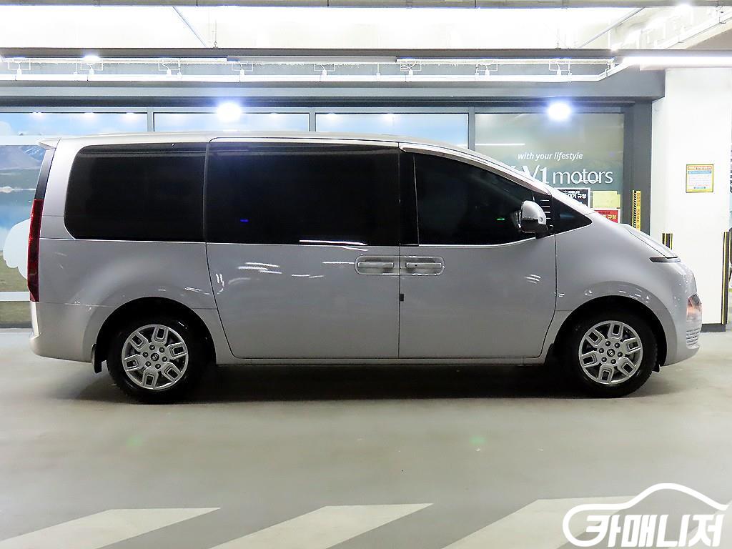 Hyundai Staria 2WD Diesel Tourer Modern thumbnail 3