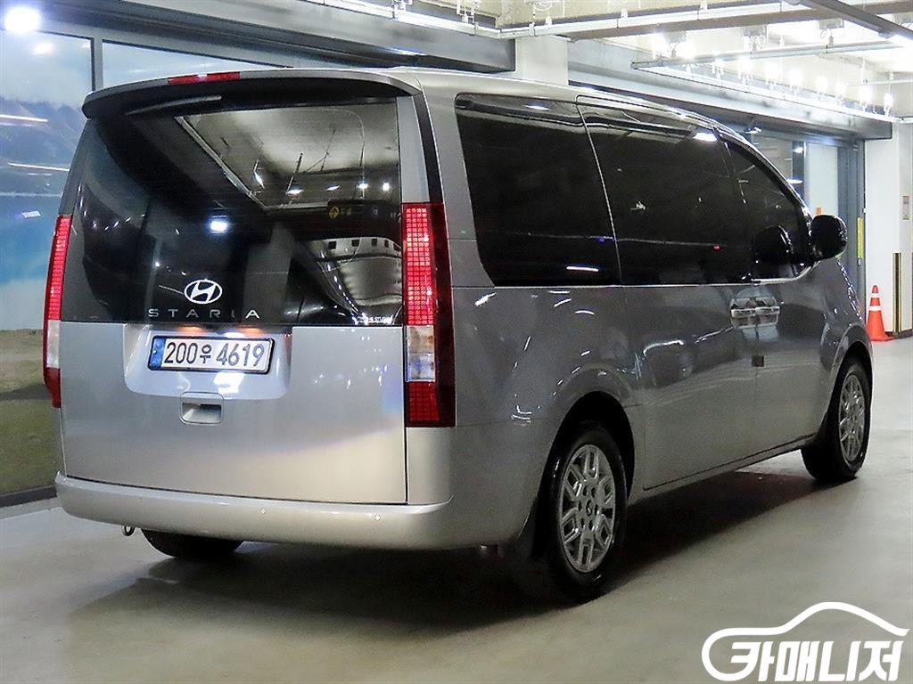 Hyundai Staria 2WD Diesel Tourer Modern thumbnail 4