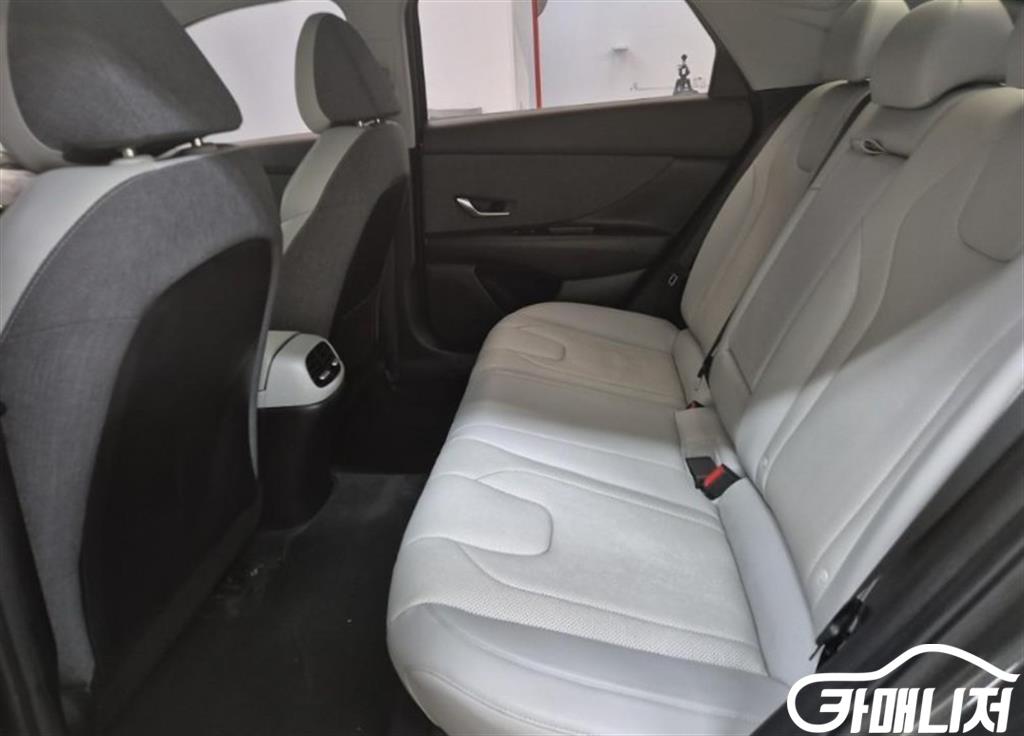 Hyundai Avante 1.6 Inspiration thumbnail 12