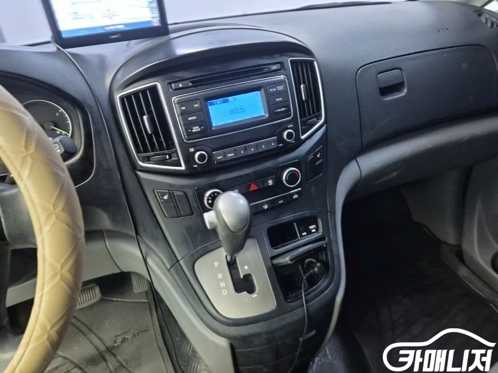 Hyundai Starex Grand Starex Van 3-Seater thumbnail 10