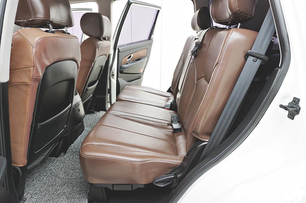 KG Mobility Rexton Rexton W 2.2 4WD RX7 thumbnail 8