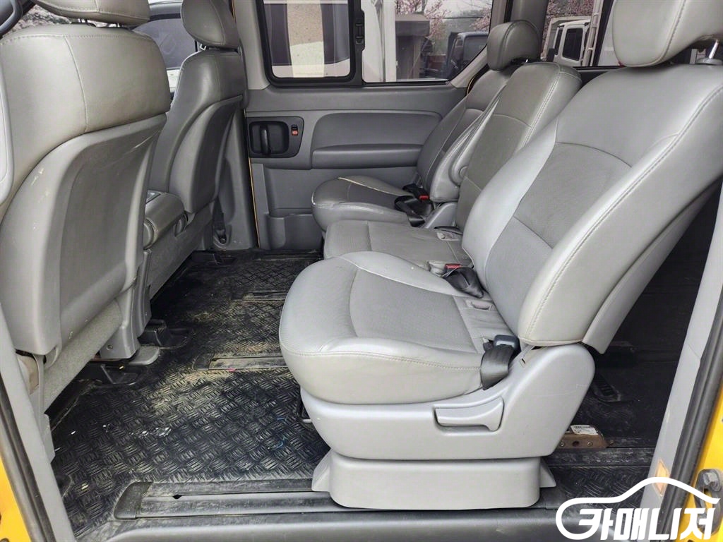 Hyundai Starex Grand Starex 12-Seater Wagon thumbnail 14