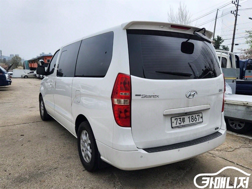 Hyundai Starex Grand Starex 12-Seater Wagon thumbnail 4