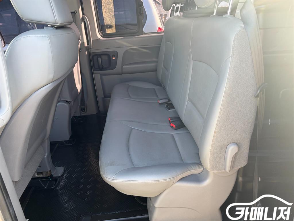 Hyundai Starex Grand Starex Van 5-Seater thumbnail 13