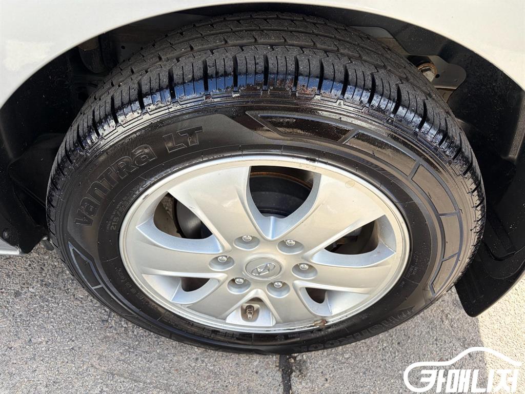 Hyundai Starex The New Grand Starex 2WD Wagon 12-Seater thumbnail 17