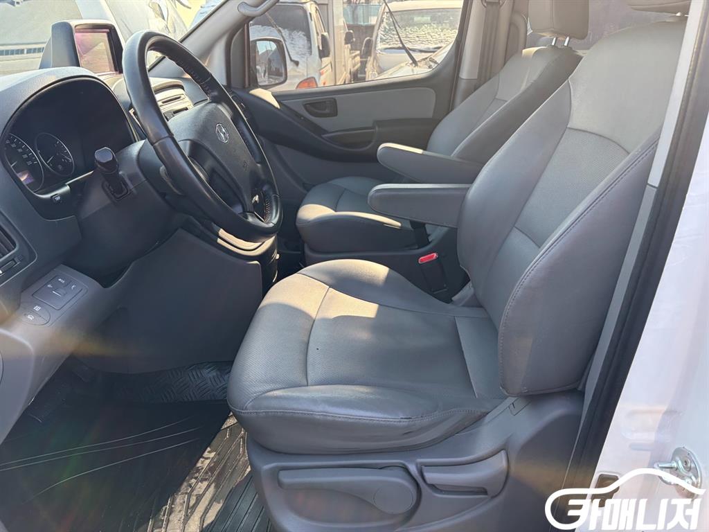 Hyundai Starex The New Grand Starex 2WD Van 5-Seater thumbnail 10