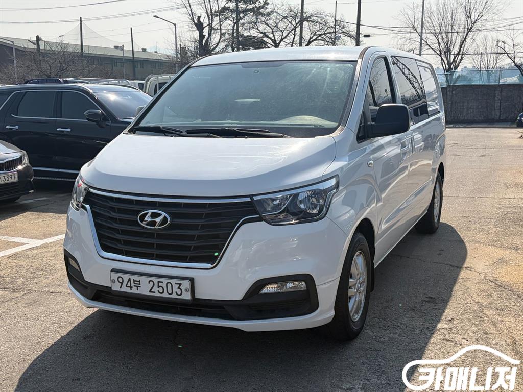 Hyundai Starex The New Grand Starex 2WD Van 5-Seater