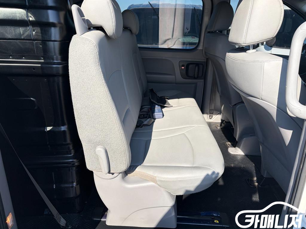Hyundai Starex The New Grand Starex 2WD Van 5-Seater thumbnail 14