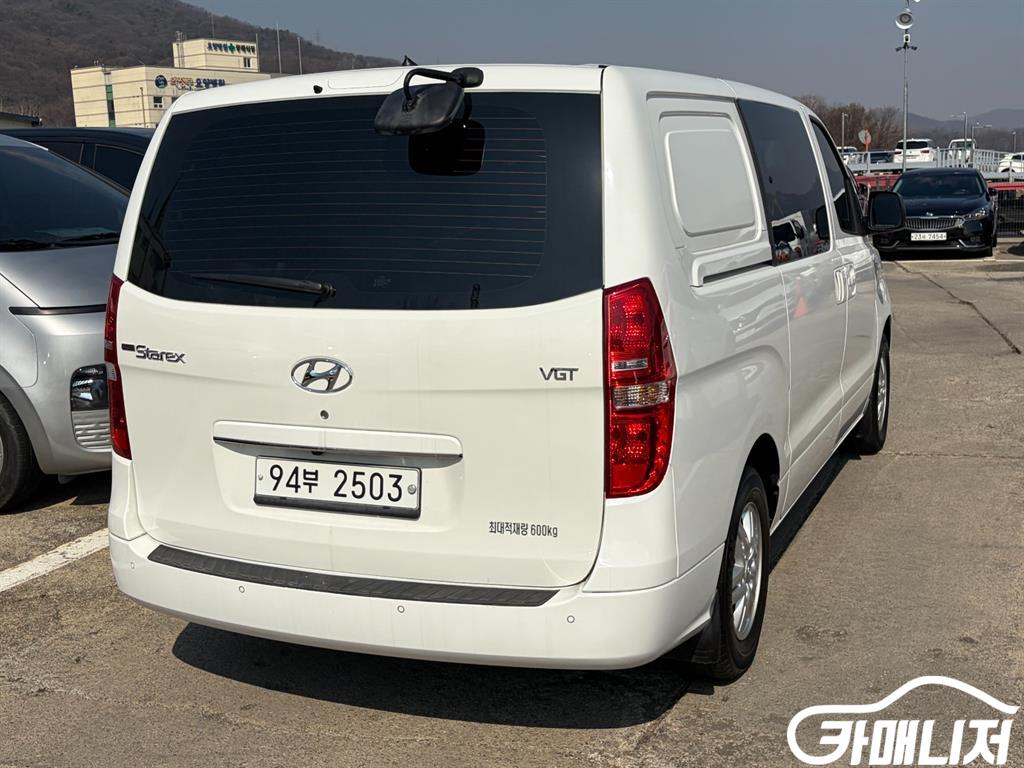 Hyundai Starex The New Grand Starex 2WD Van 5-Seater thumbnail 6