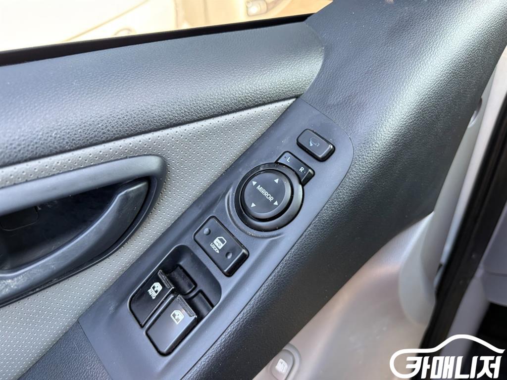 Hyundai Starex The New Grand Starex 2WD Van 5-Seater thumbnail 9