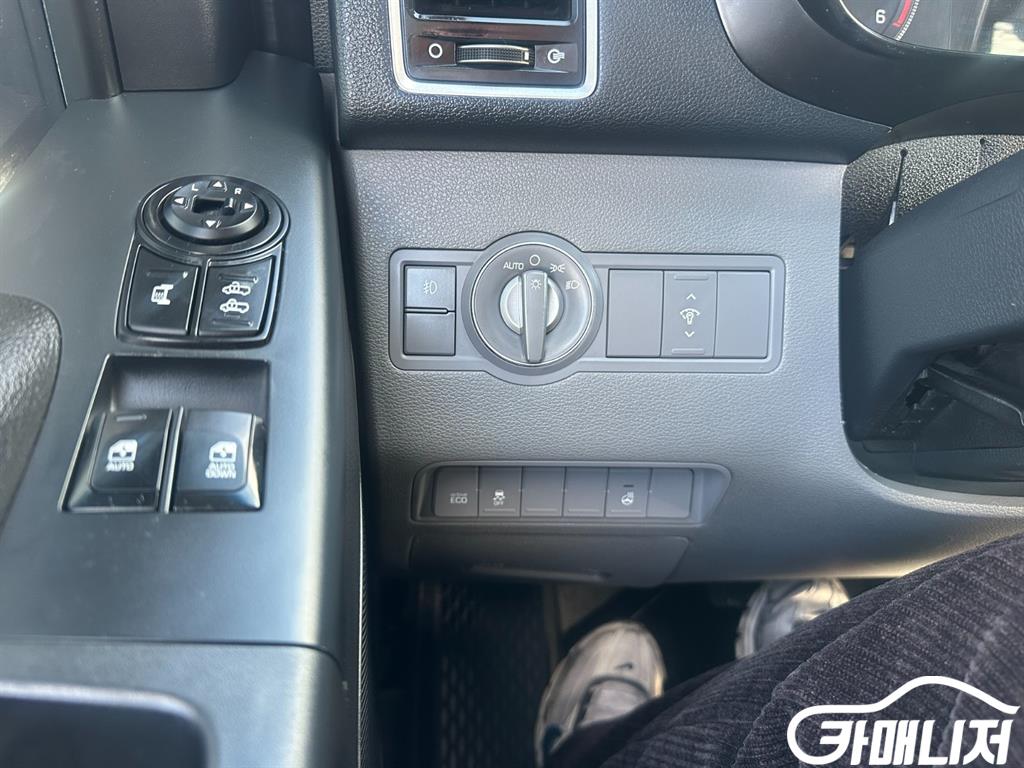 Hyundai Solati Luxury thumbnail 13