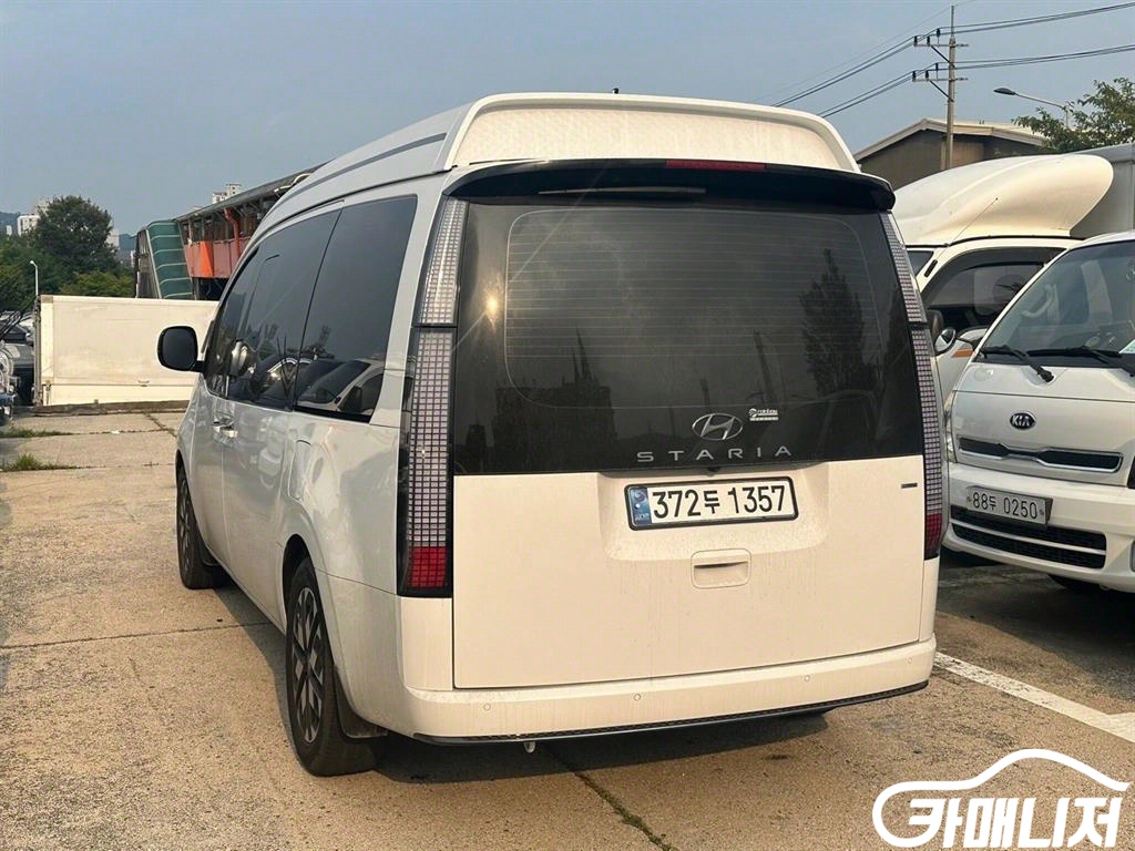 Hyundai Staria 4WD Diesel Lounge Limousine thumbnail 4