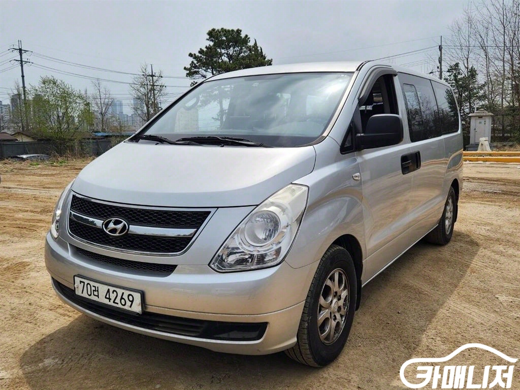 Hyundai Starex Grand Starex 12-Seater Wagon