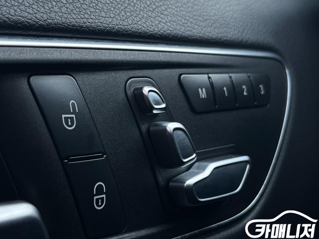 Mercedes-Benz A-Class A-Class W176 A45 AMG 4MATIC thumbnail 14