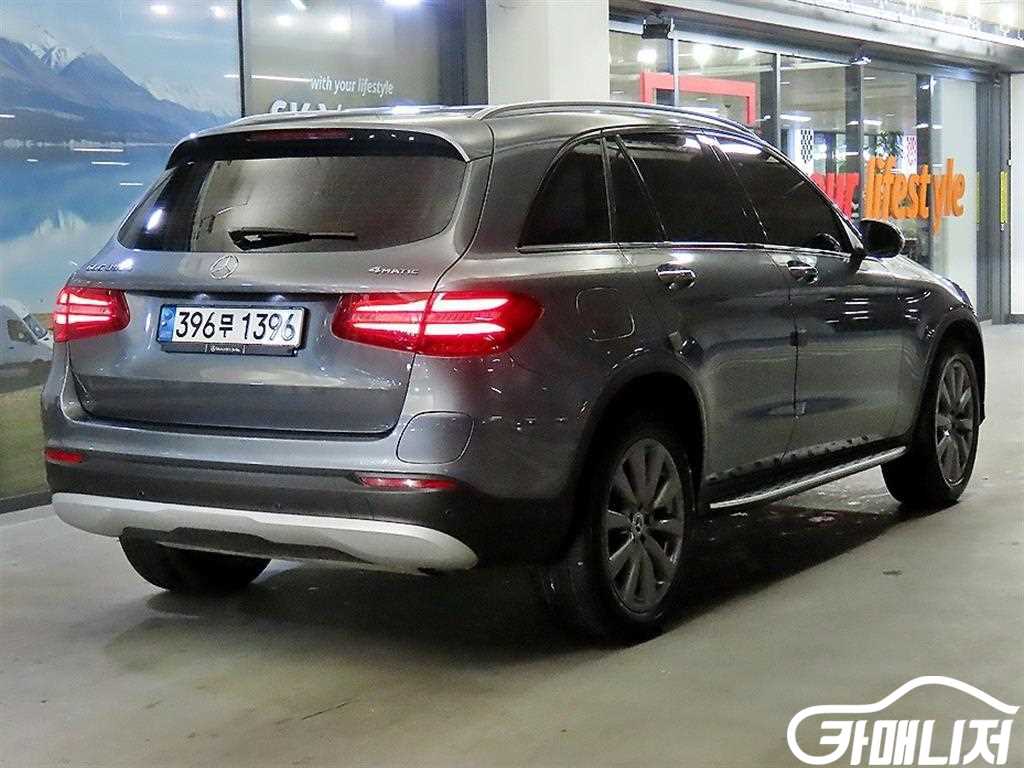 Mercedes-Benz GLC-Class GLC-Class X253 GLC 350 e 4MATIC Premium thumbnail 4