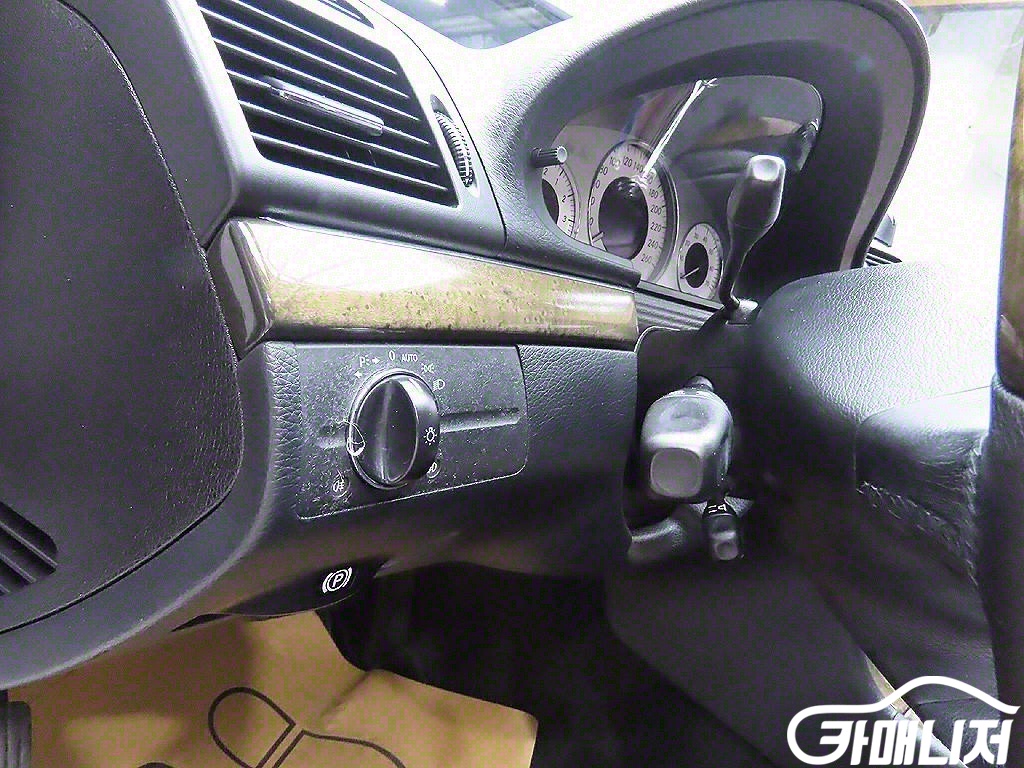 Mercedes-Benz E-Class E350 4MATIC thumbnail 14