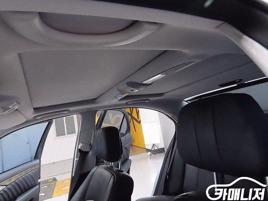 Mercedes-Benz E-Class E350 4MATIC thumbnail 15