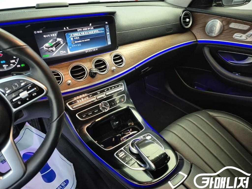 Mercedes-Benz E-Class E-Class W213 E300e Exclusive thumbnail 10