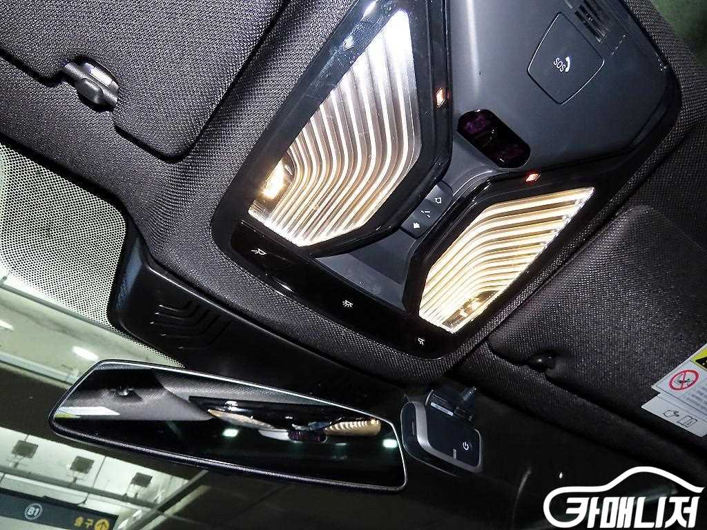 BMW 5 Series 520d thumbnail 15