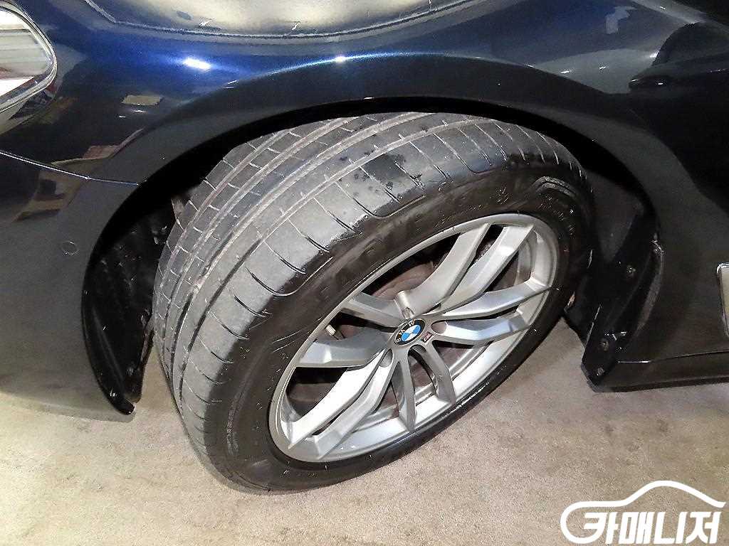 BMW 5 Series 520d thumbnail 20