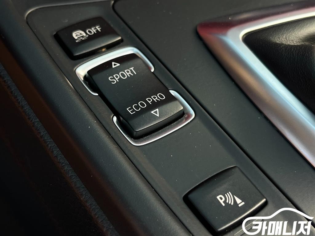 BMW 4 Series 428i Convertible M Sport thumbnail 11