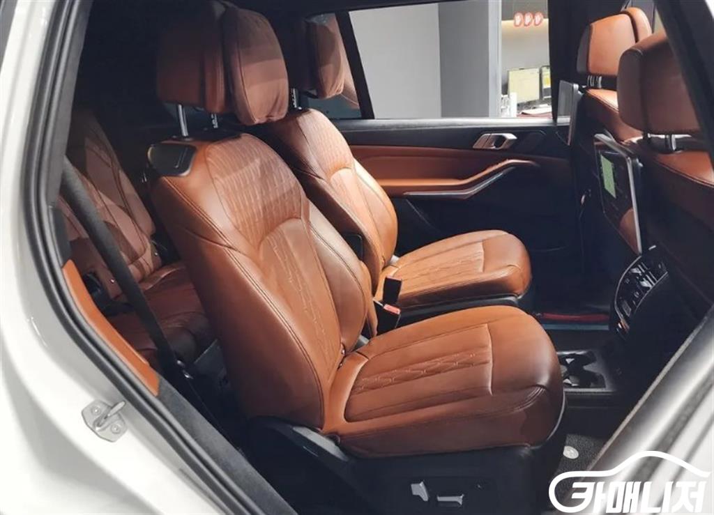 BMW X7 xDrive 40i M Sport thumbnail 8