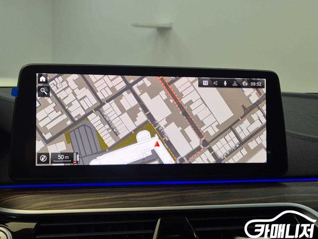 BMW 5 Series 530i thumbnail 14