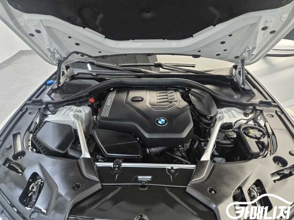 BMW 5 Series 530i thumbnail 5