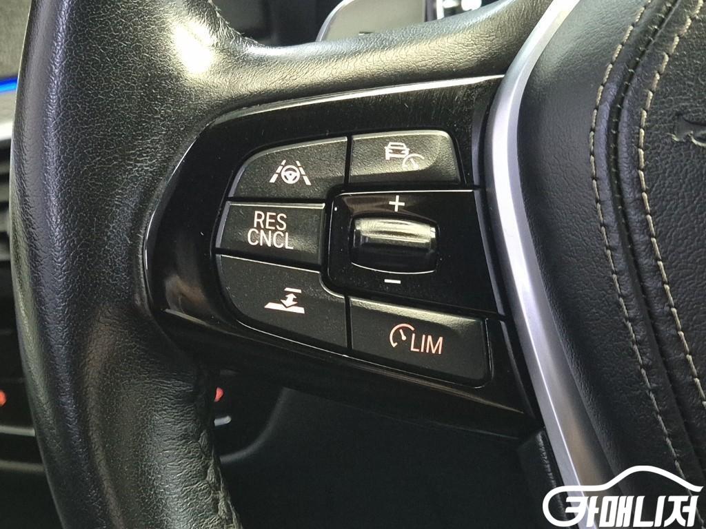 BMW 5 Series 530i thumbnail 16