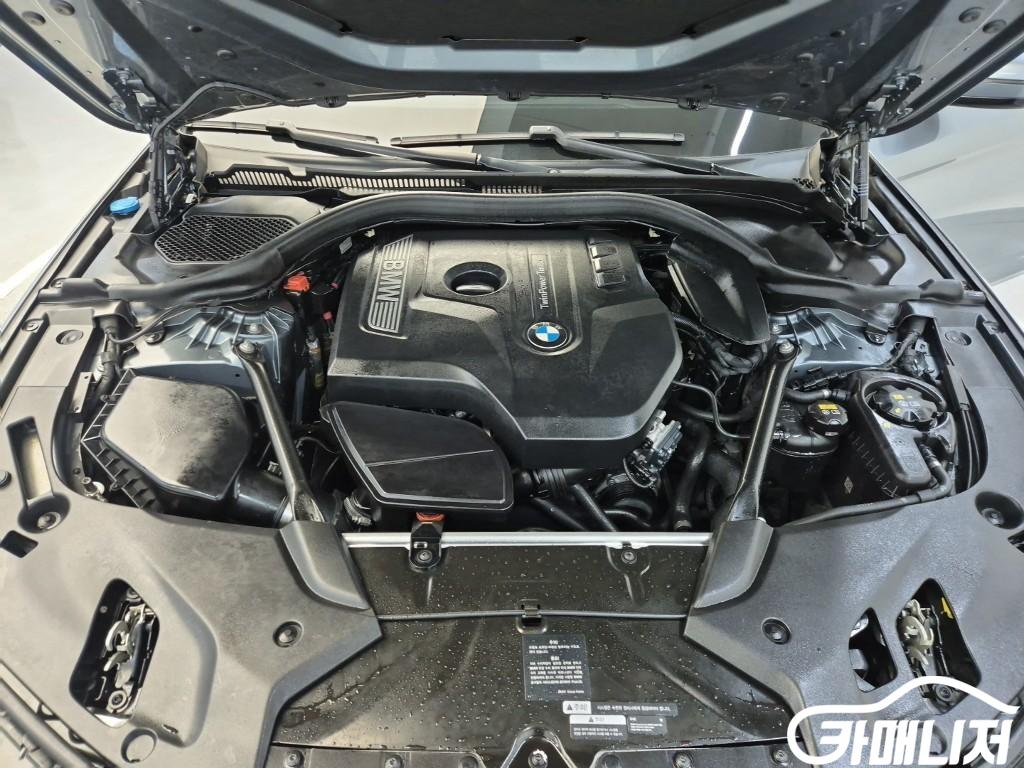 BMW 5 Series 530i thumbnail 5