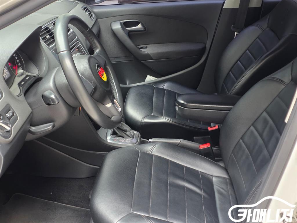 Volkswagen Polo 1.6 TDI R-LINE thumbnail 14