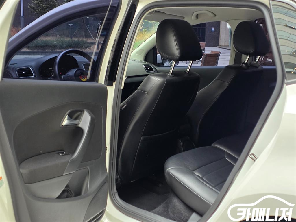 Volkswagen Polo 1.6 TDI R-LINE thumbnail 9