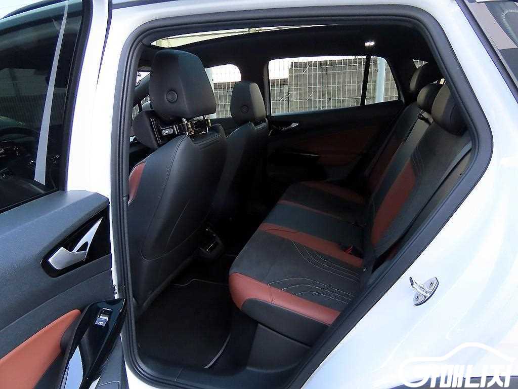 Volkswagen ID.4 Pro thumbnail 6