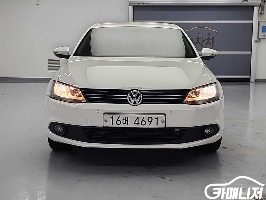 Volkswagen Jetta New Jetta 1.6 TDI BlueMotion thumbnail 2
