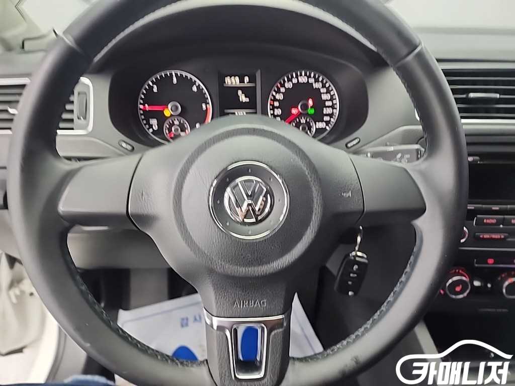 Volkswagen Jetta New Jetta 1.6 TDI BlueMotion thumbnail 9
